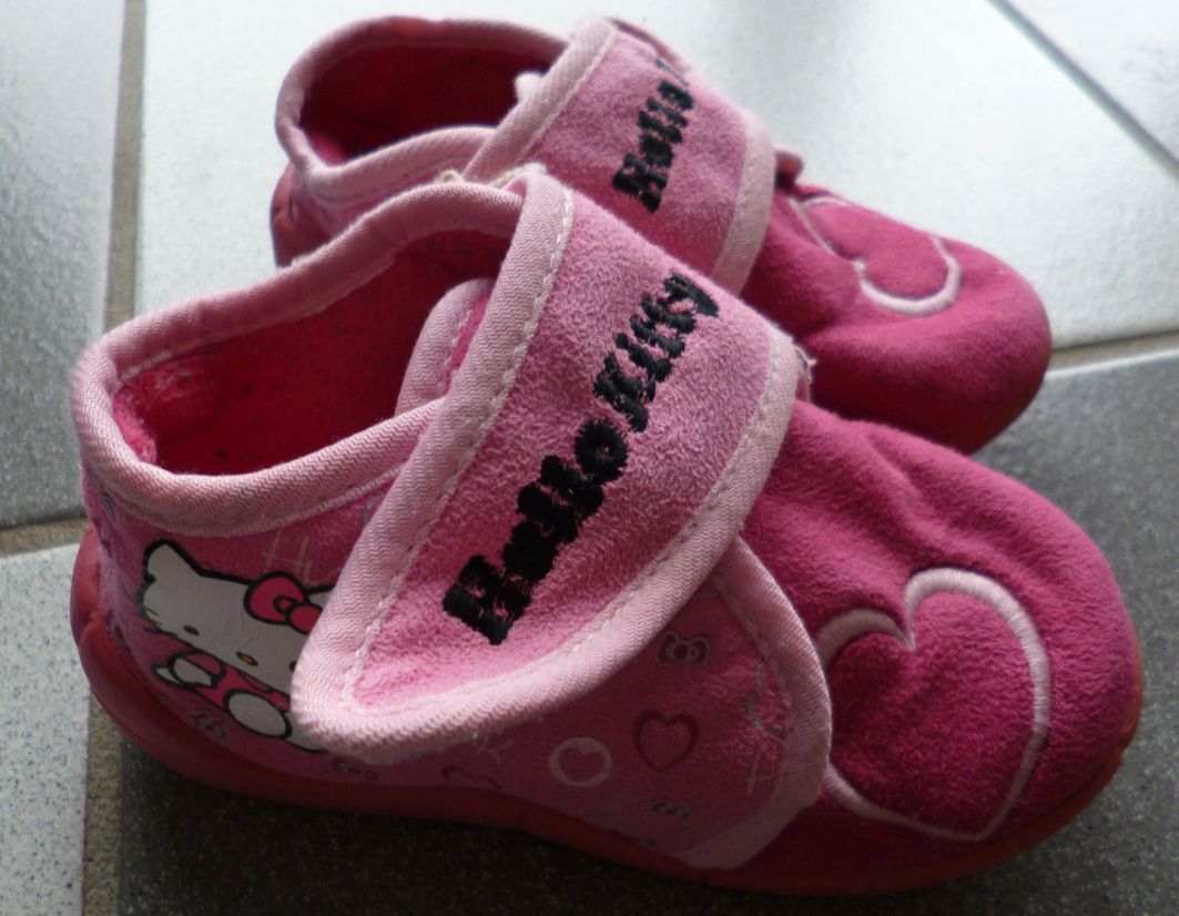 Hello Kitty Hausschuhe Gr. 25