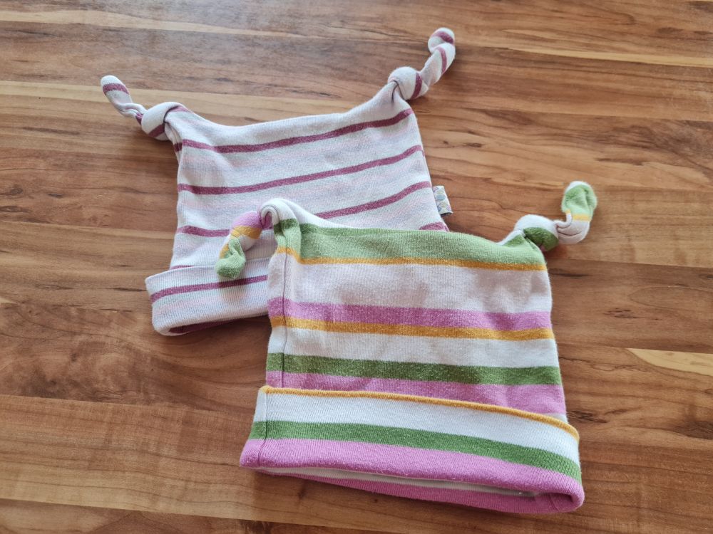 2 Babymützen für Mädchen, Gr. 62/68, Secondhand