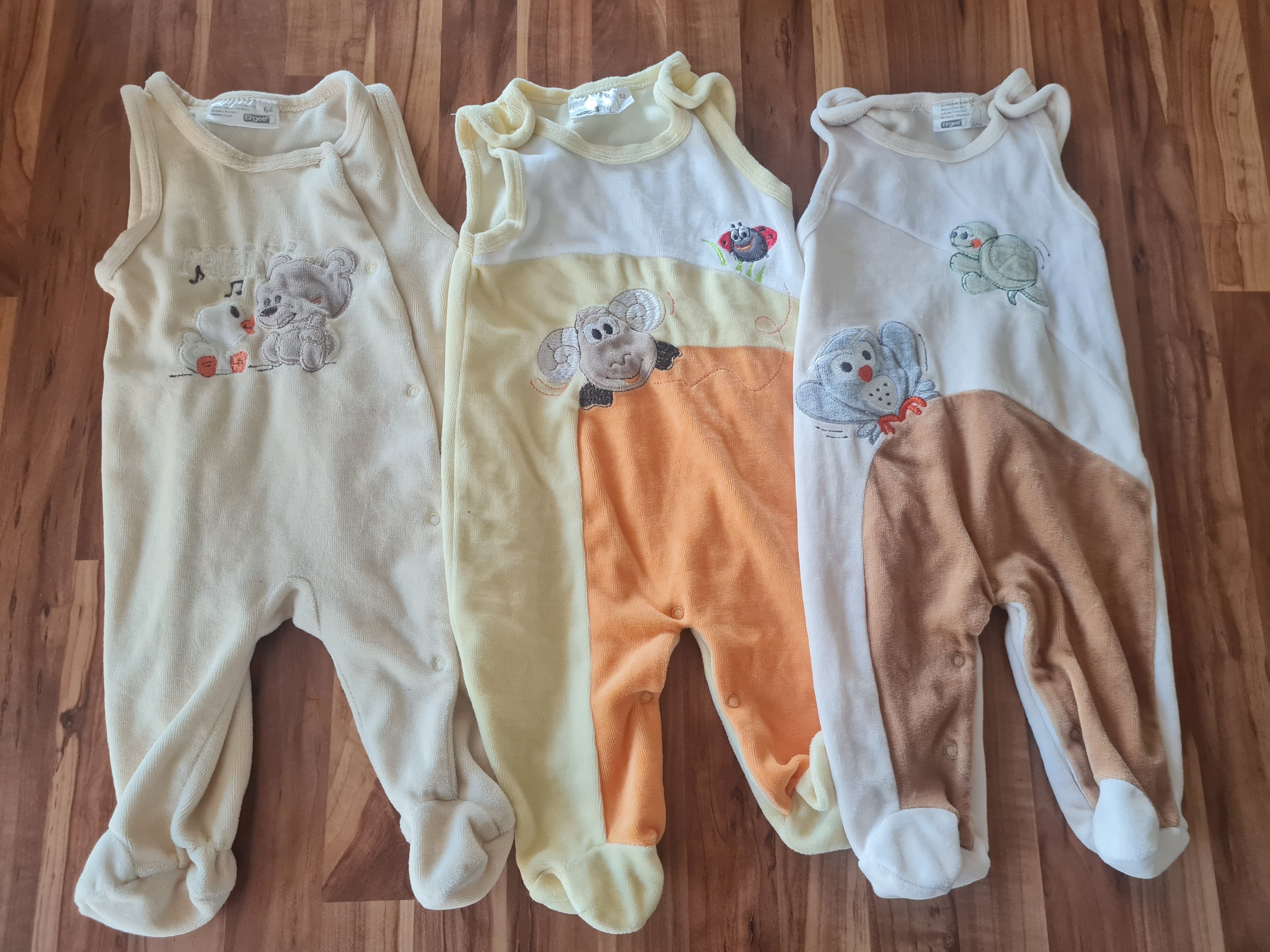 3 Nickistrampler in neutralen Farben, Gr. 62, Secondhand