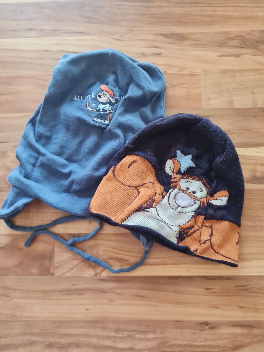 2 Mützen für Jungen, ca. Gr. 45-47 (Gr. 74/80), Secondhand