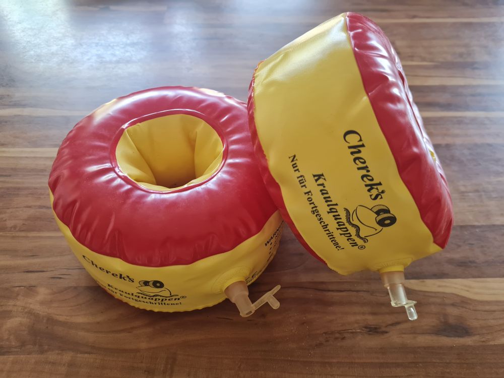 Cherek’s KraulQuappen Schwimmflügel für Fortgeschrittene Kinder - kompakte Schwimmhilfe bis 30 kg - Auftriebshilfe zum Schwimmenlernen Gelb-Rot, Secondhand