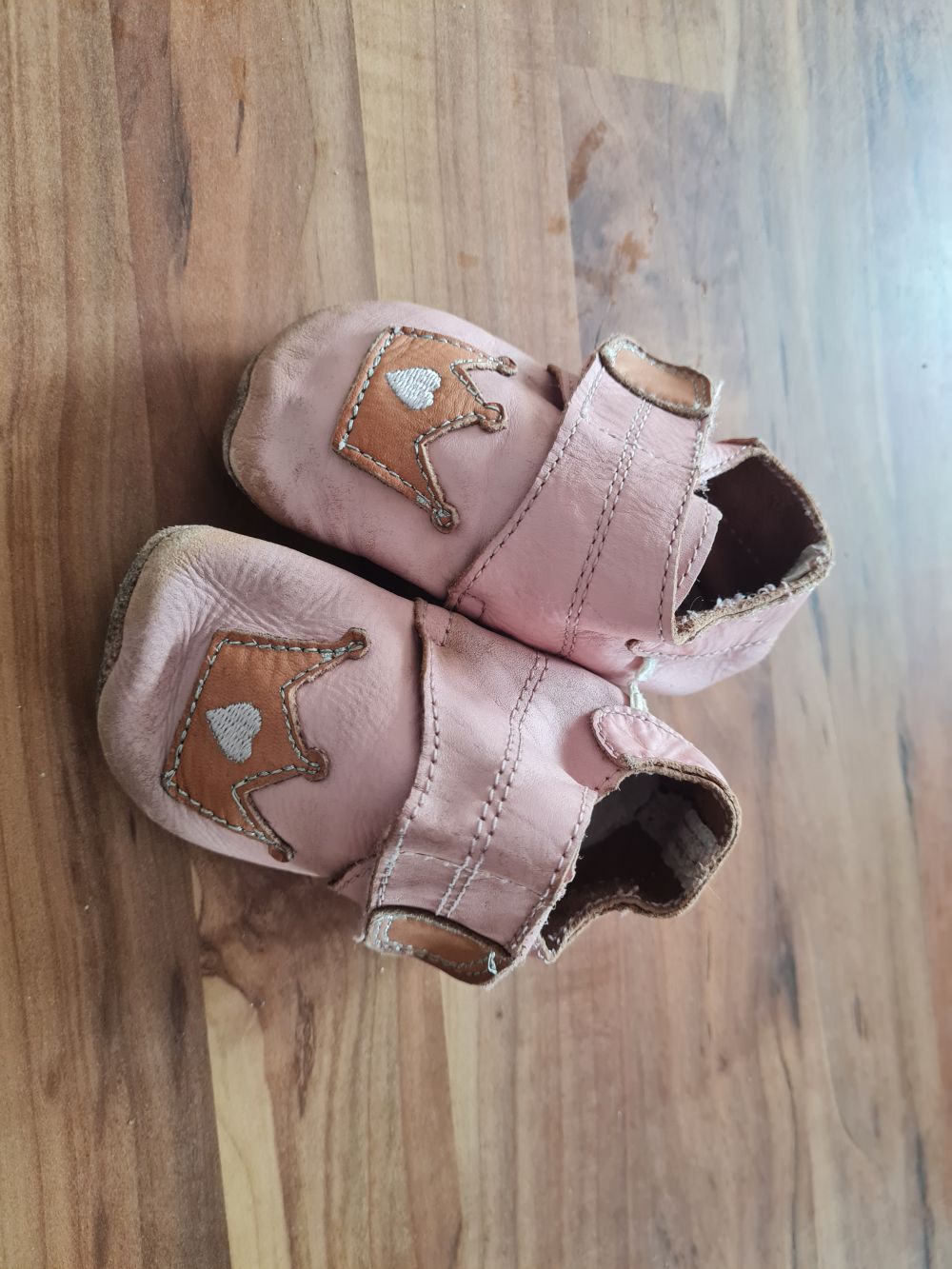 Lederpuschen "Krone", rosa, Gr. 19, Secondhand