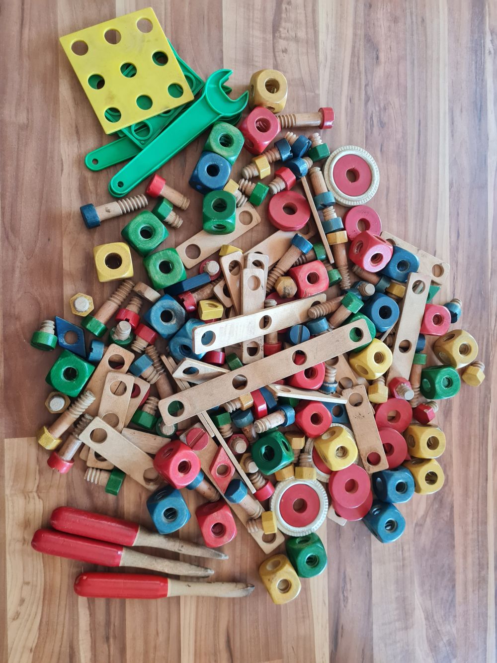 Großes Holz-Konstruktionsset mit viel Zubehör, Secondhand
