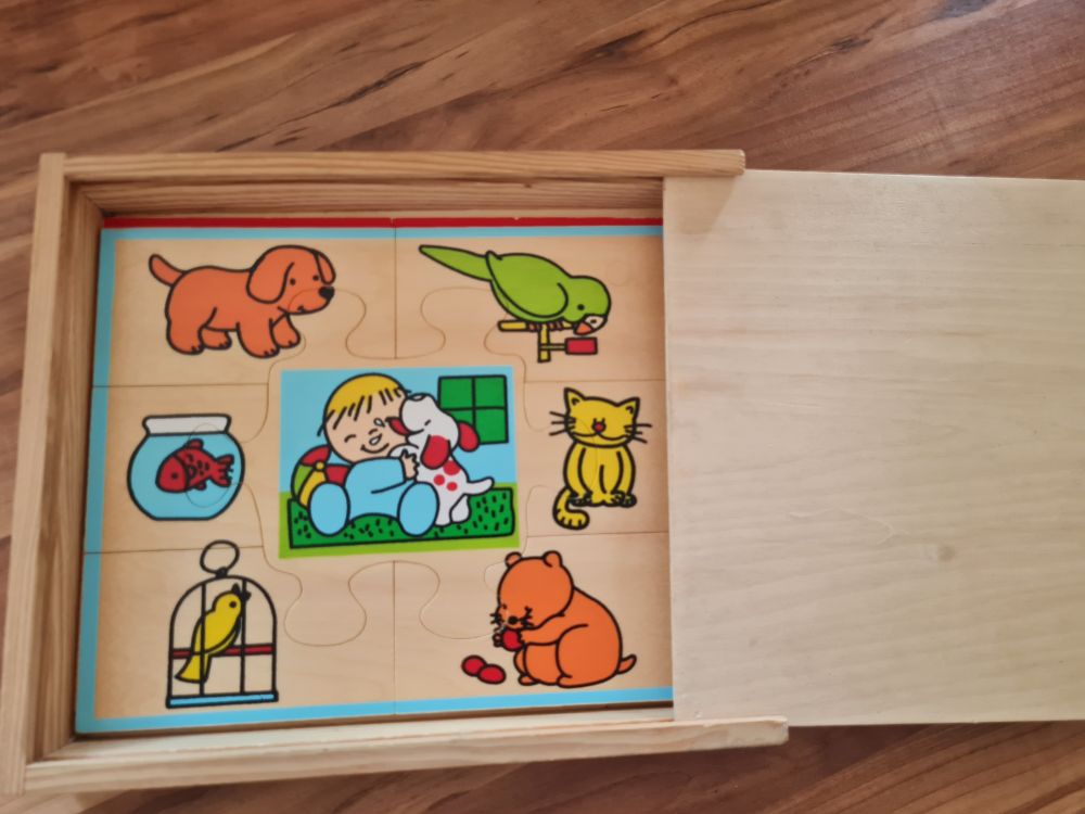 Holzbox mit 2 Holzpuzzles, je 7 Teile, Secondhand