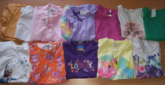 13 T-Shirts für Mädchen, Gr. 122, Secondhand