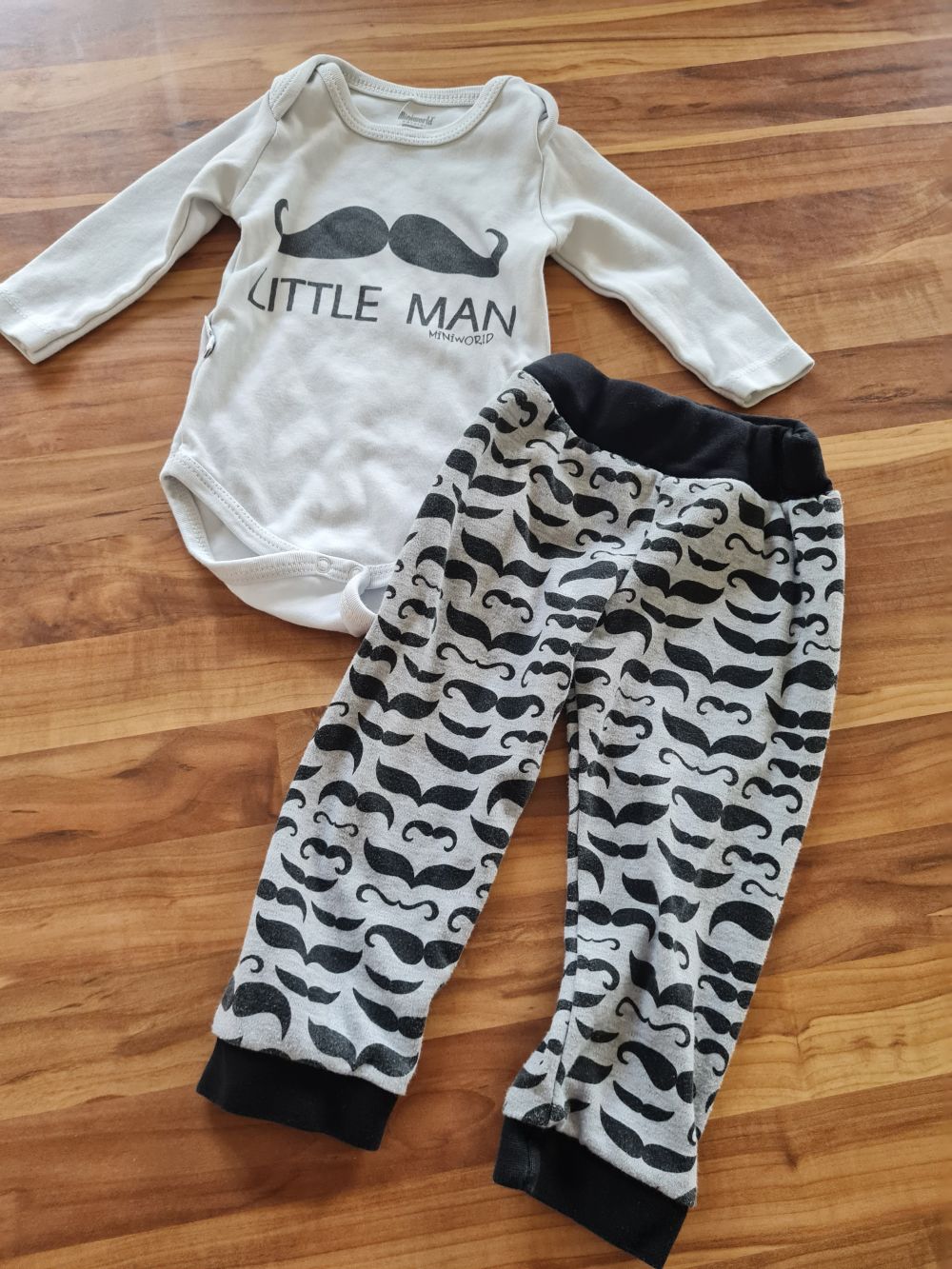 Set Body und Hose "Little Man", Gr. 68, Secondhand