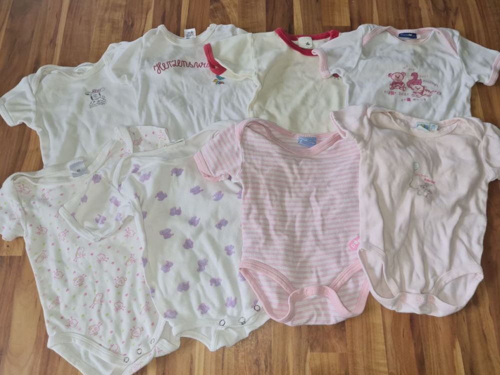 8 Kurzarm-Bodies für Mädchen, Gr. 62/68, Secondhand