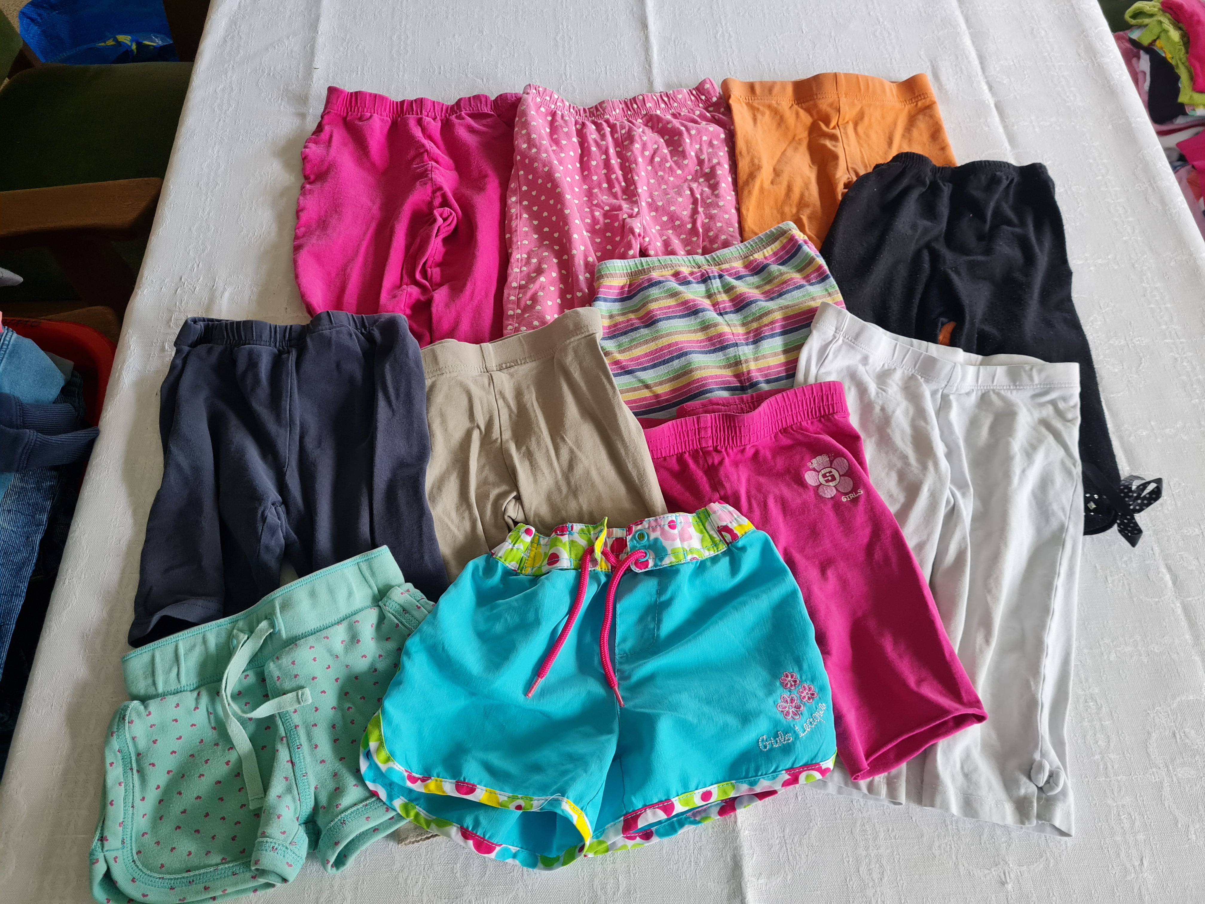 11 Sommerhosen für Mädchen, Gr. 104, Secondhand