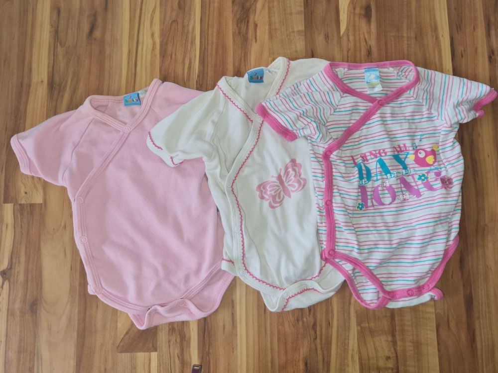 3 Kurzarm-Wickel-Bodies für Mädchen, Gr. 62/68, Secondhand