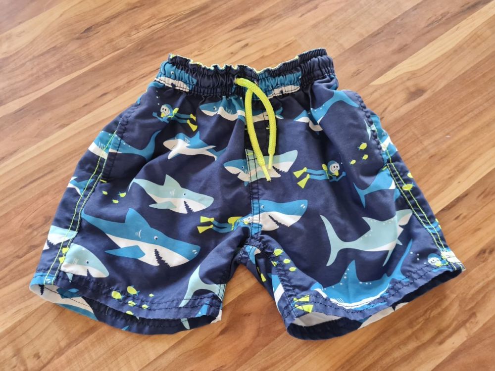 C&A Badehose "Haie" Gr. 98/104, Secondhand