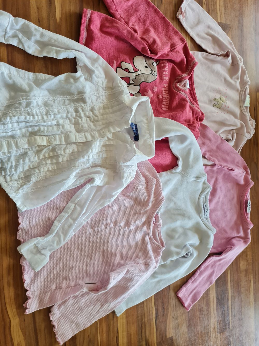 5 Langarmshirts und 1 Langarmbluse für Mädchen, Gr. 92, Secondhand