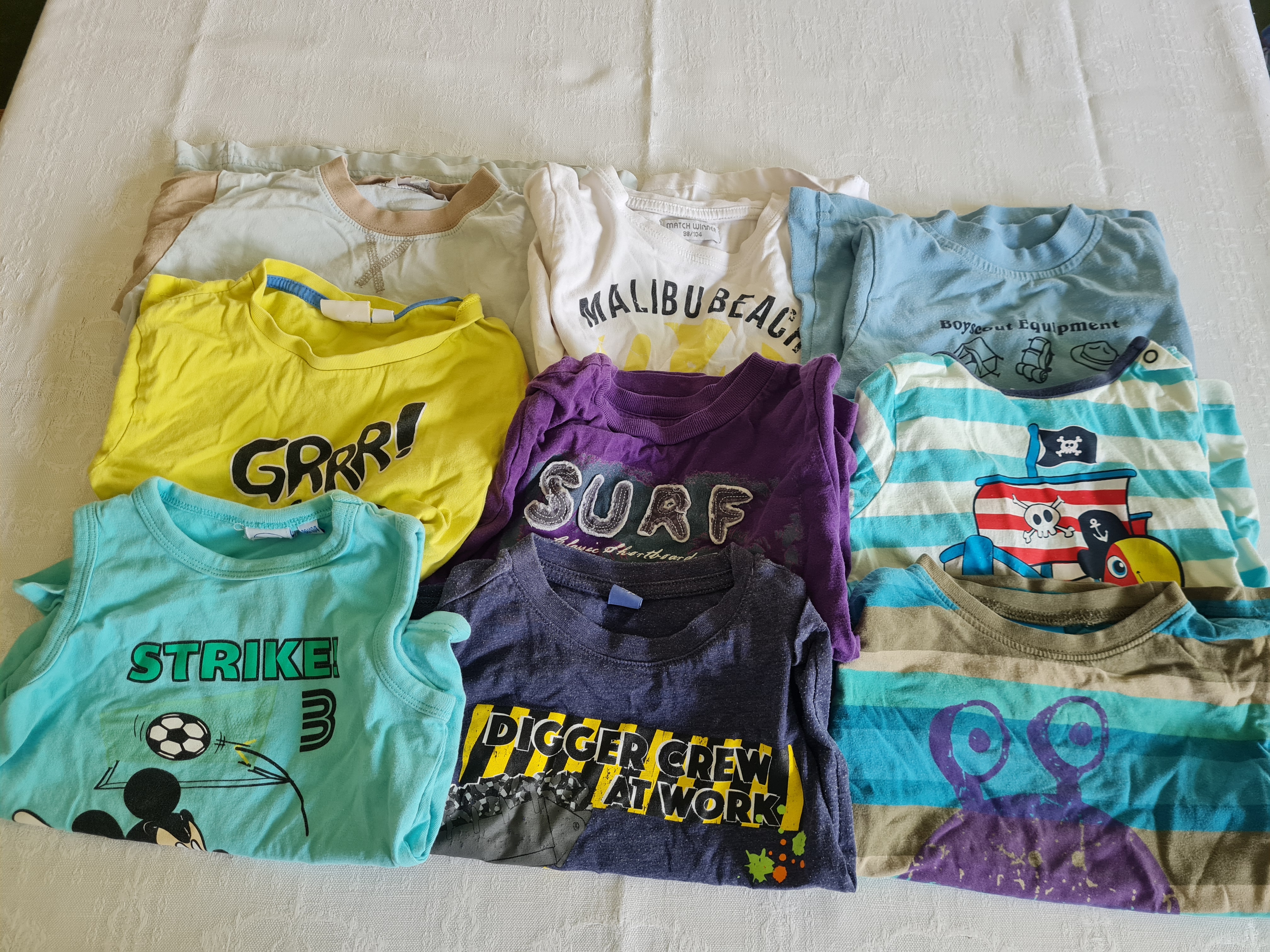 9 T-Shirts für Jungen, Gr. 98 und Gr. 98/104, Secondhand