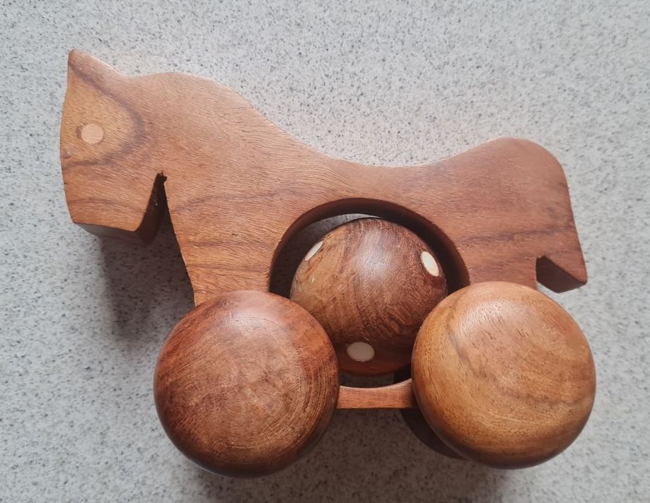 Holz-Pferd mit sich bewegender Kugel, Secondhand