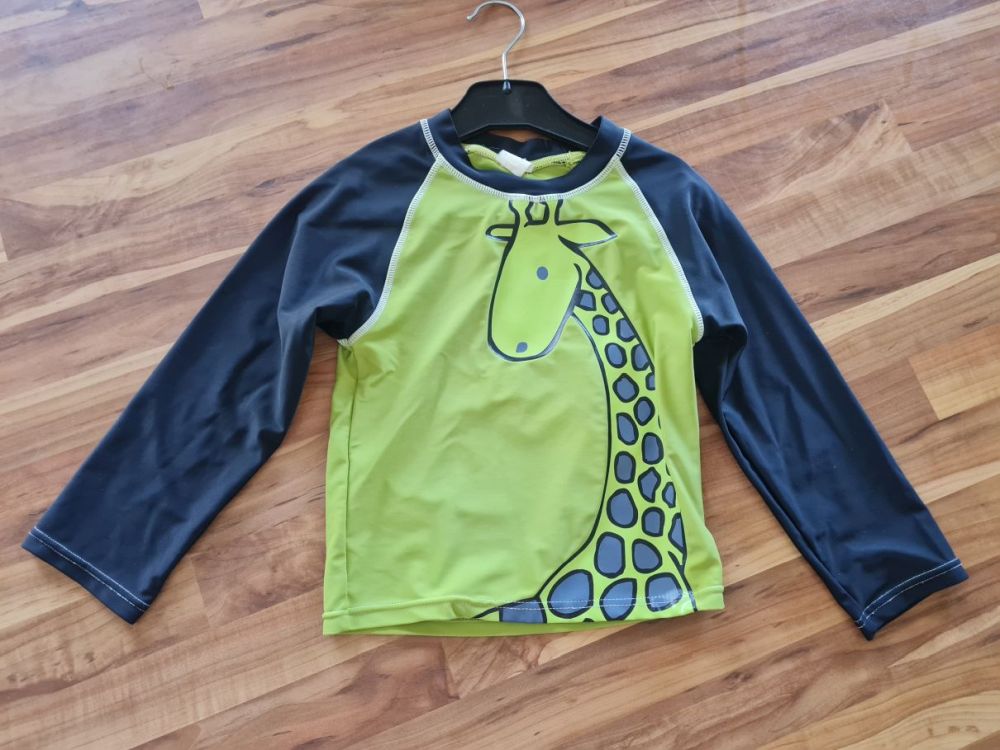 UV-Shirt "Giraffe", grün-schwarz,  Gr. 98/104, Secondhand