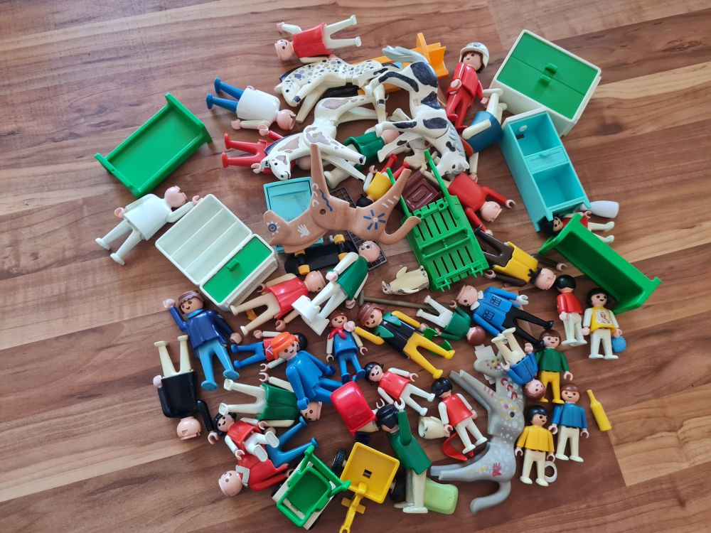 Playmobil Paket mit vielen Figuren und Pferden, Secondhand