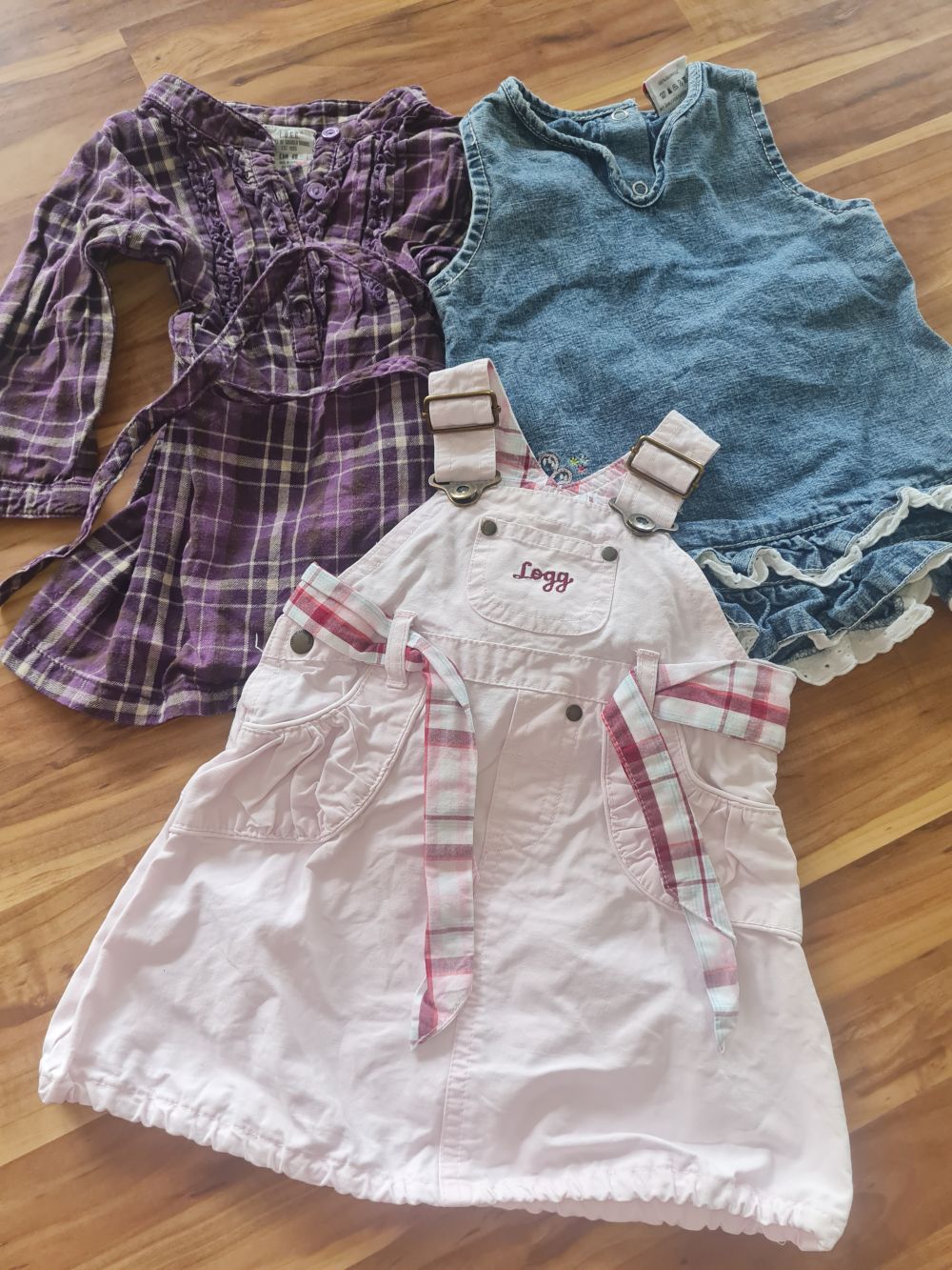 3 Kleider / Röcke, Gr. 68, Secondhand