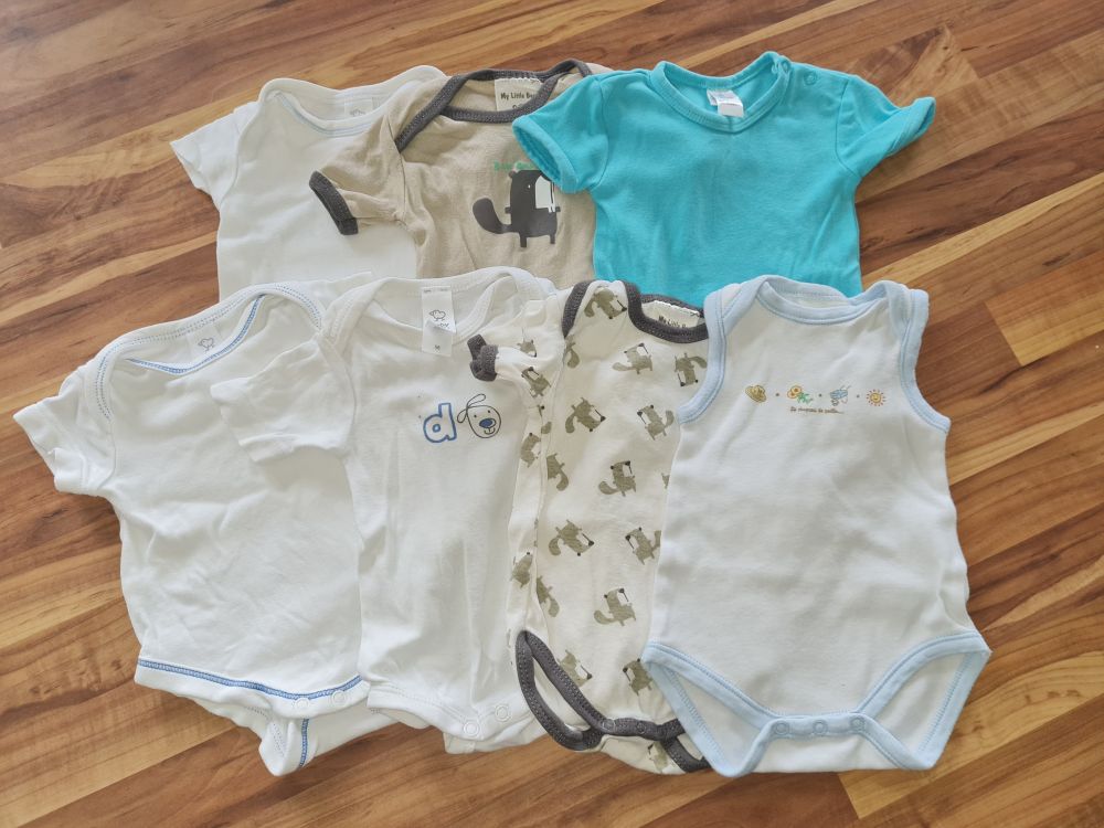 7 Kurzarm-Bodies, Gr. 50/56, Secondhand