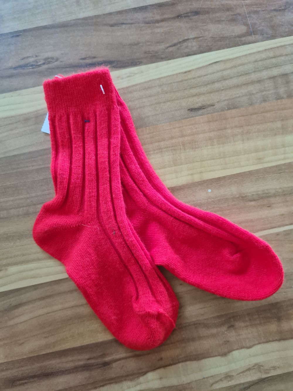 1 Paar Söckchen, rot, Gr. 98, Neuware