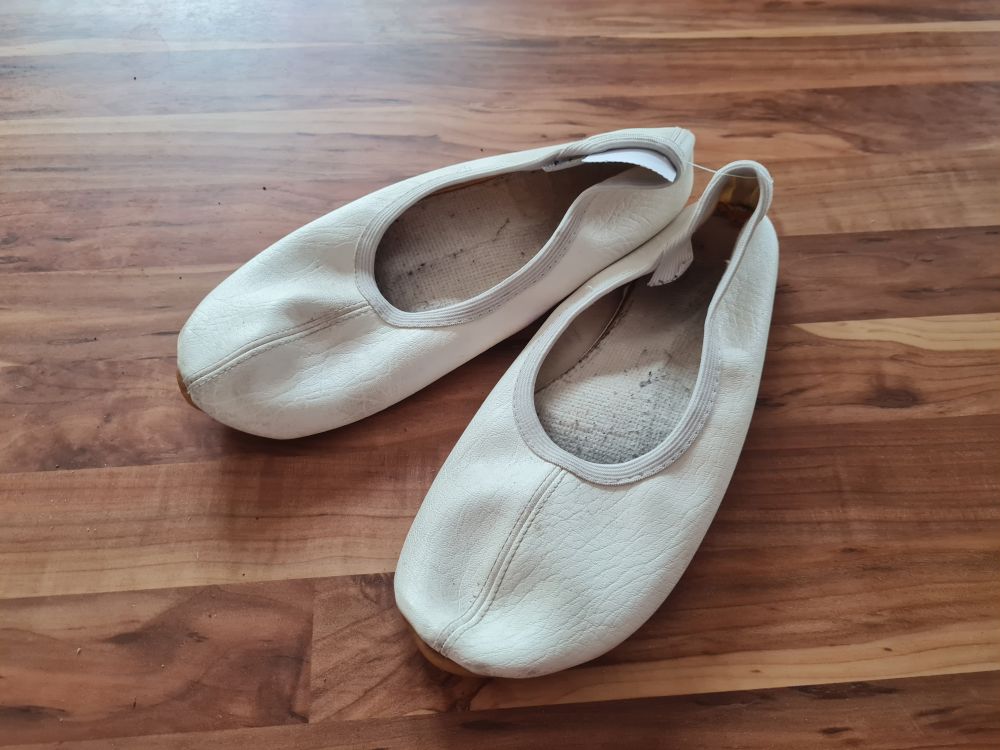 Turnschläppchen, weiß, Gr. 38/39, Secondhand