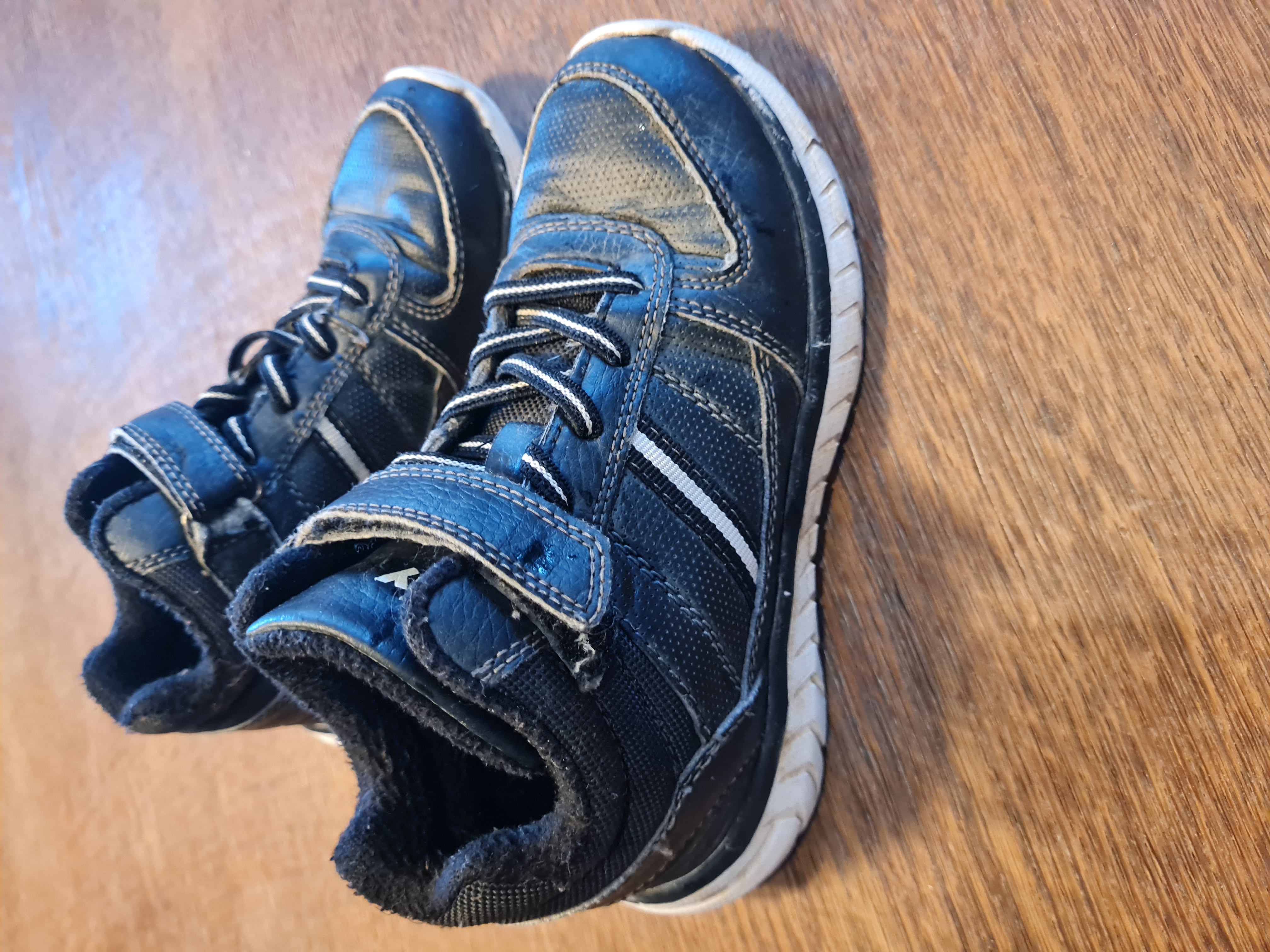Jungen-Schuhe Gr. 32, schwarz