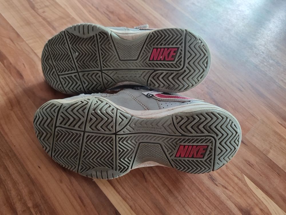 NIKE Sportschuhe, grau-pink, Gr. 33, Secondhand