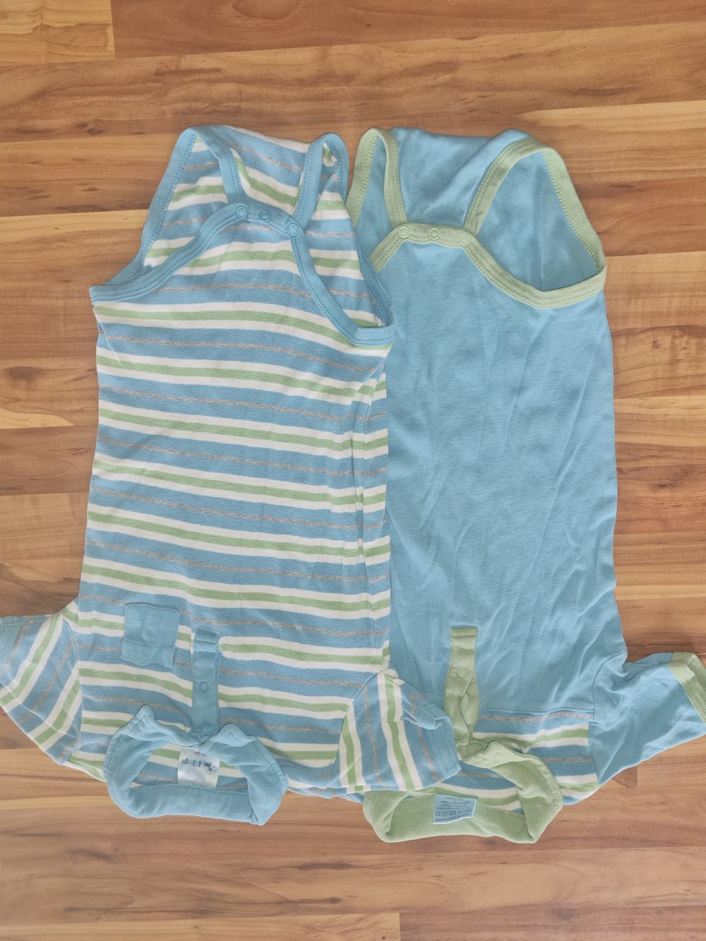 2 Kurzarmbodies, Gr. 98/104, Secondhand