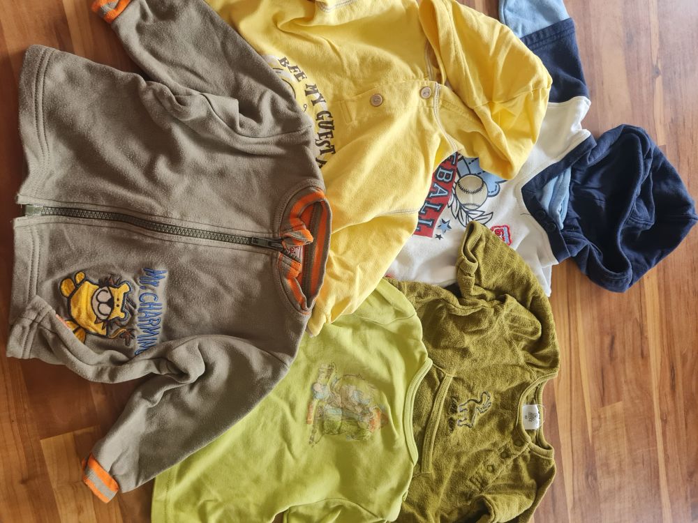 4 Langarmshirts + 1 Sweatjacke, Gr. 68, Secondhand