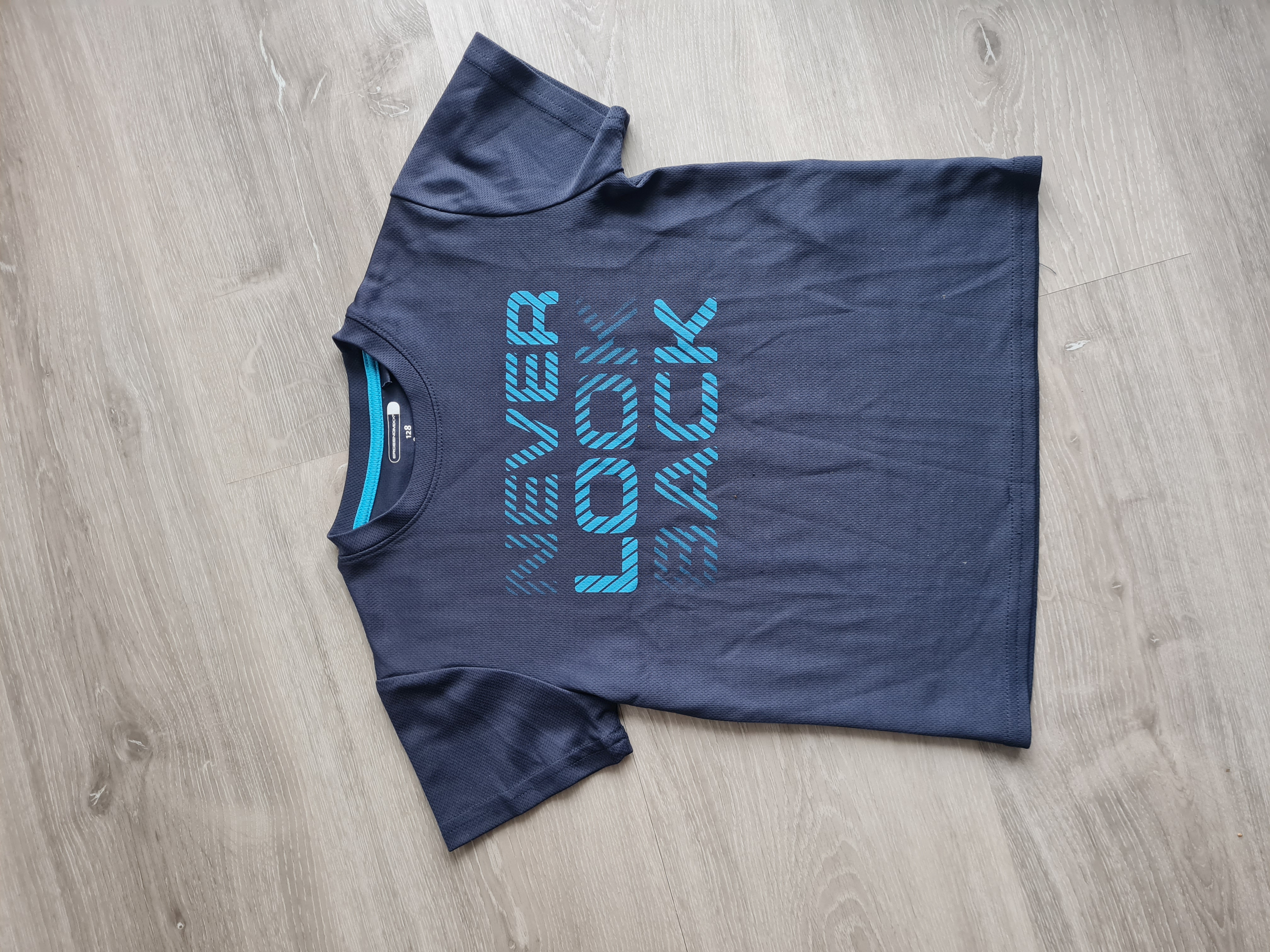 Leichtes T-Shirt / Sport-Shirt Gr. 128, Secondhand
