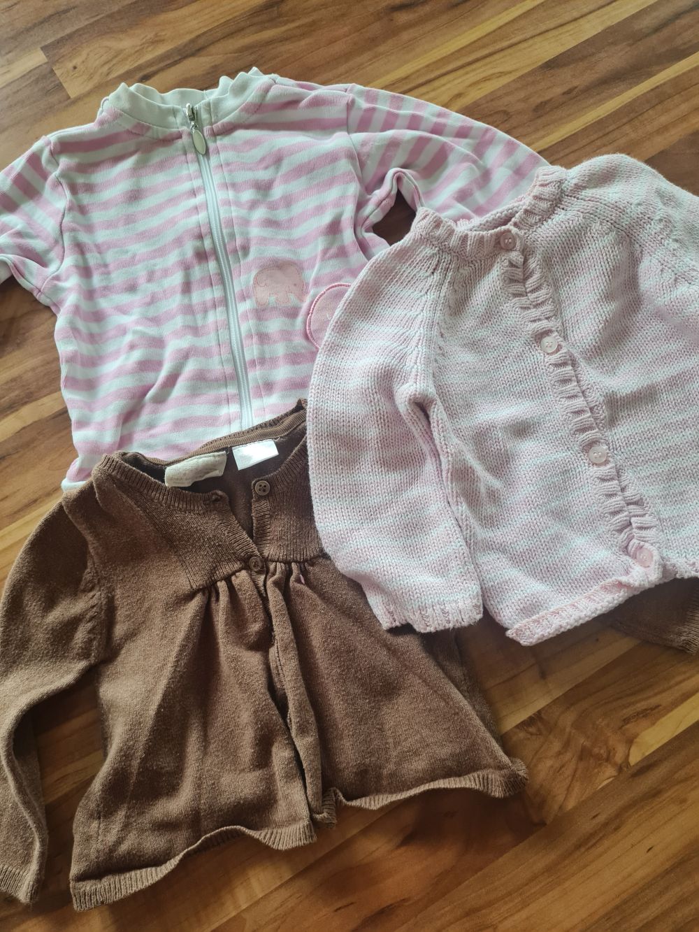 3 Sweat-/ Strickjacken für Mädchen, Gr. 62/68, Secondhand