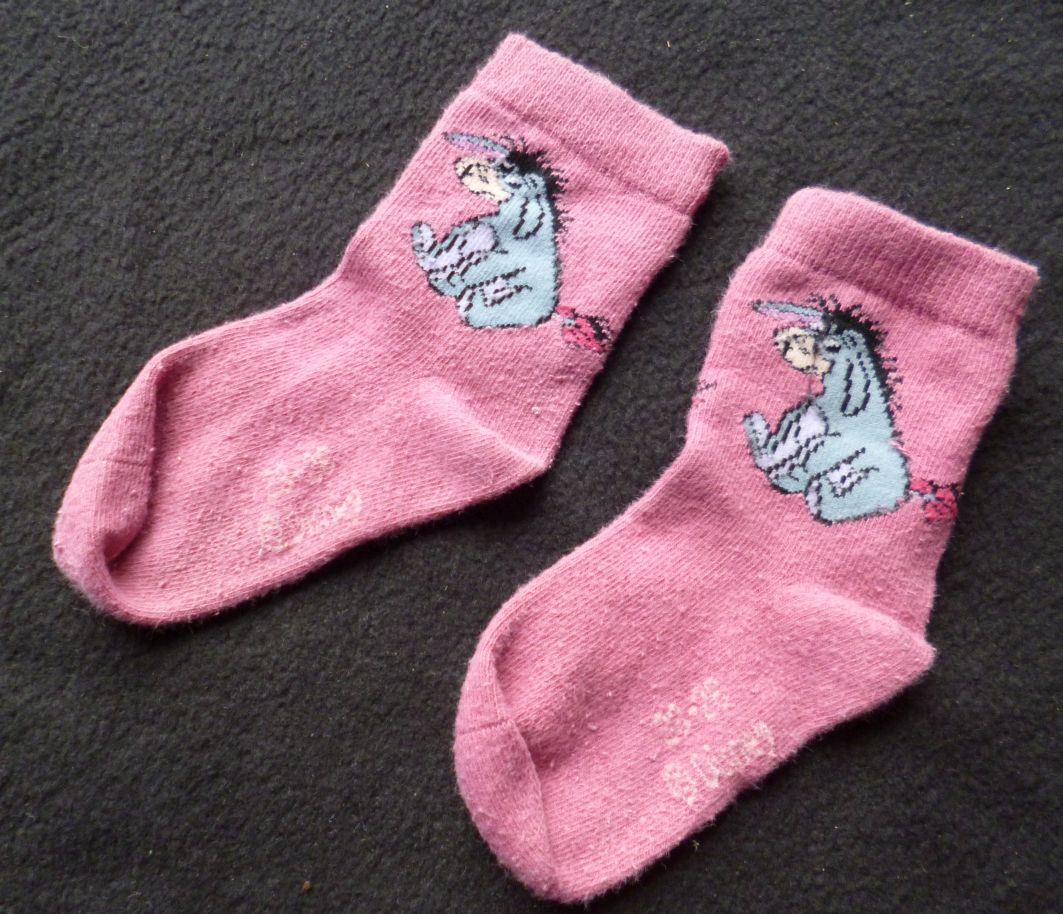 Disney Socken mit Winnie Pooh (I-Aah-Motiv), Gr.23-26
