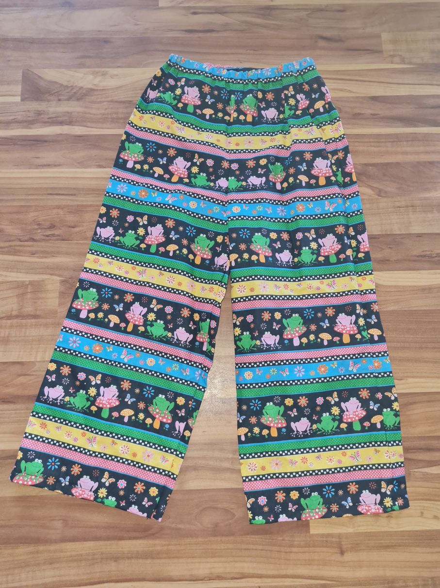 Luftige Sommerhose "Frösche", Gr. 104, Neuware