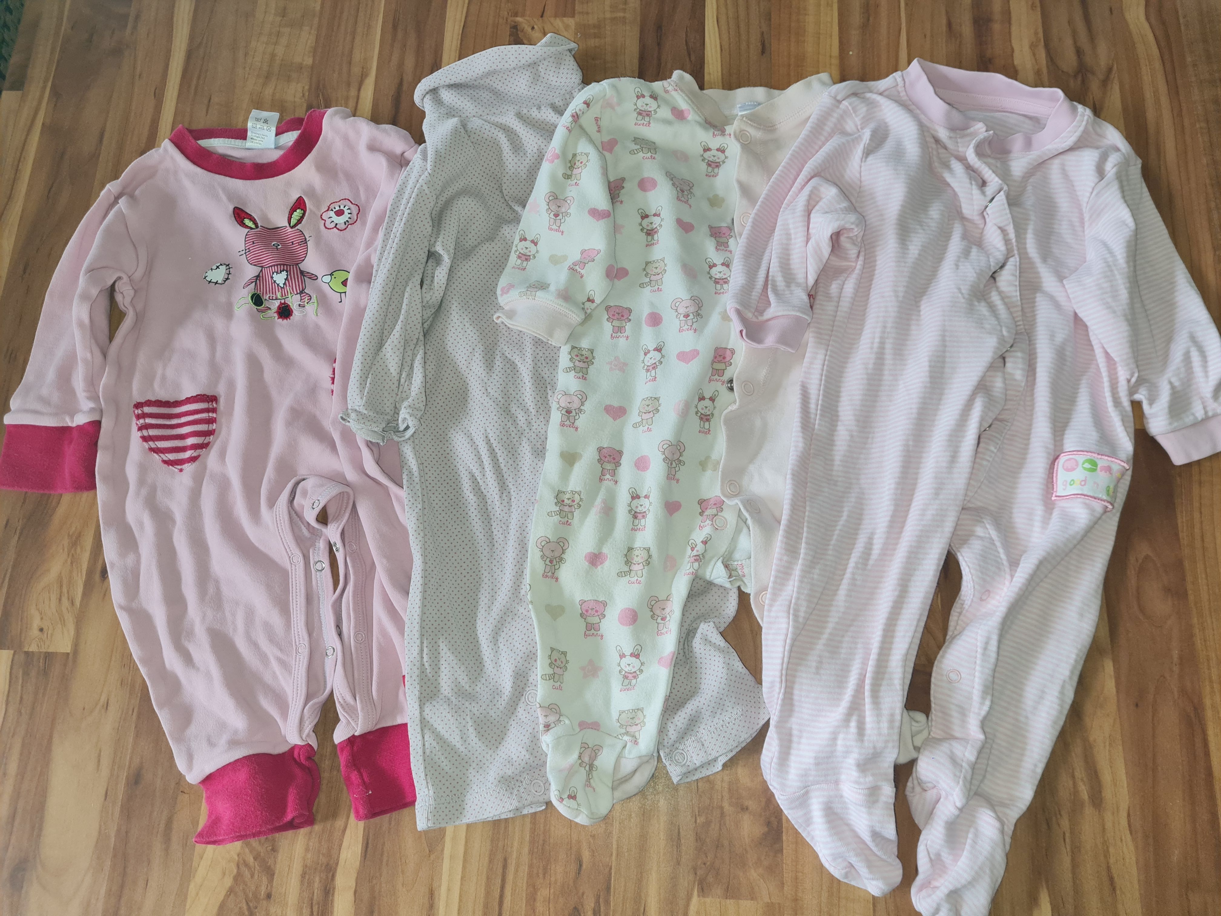 4 Schlafanzüge für Mädchen, Gr. 62/68, Secondhand