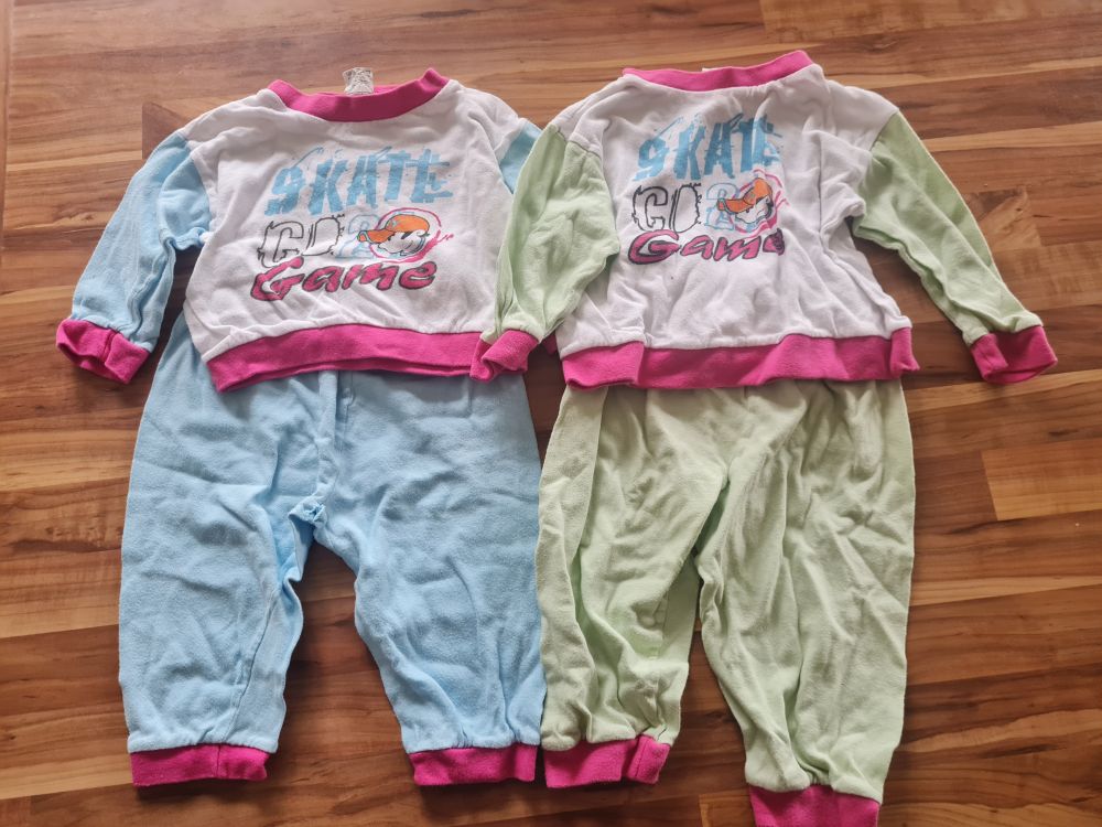 2 Schlafanzüge, Gr. 74/80, Secondhand