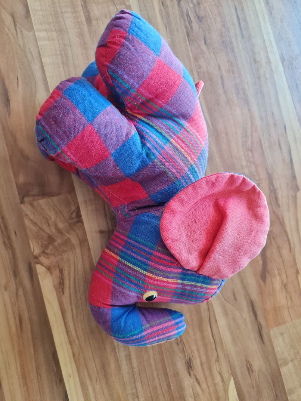 Elefant aus Stoff mit Rasselfunktion, Secondhand