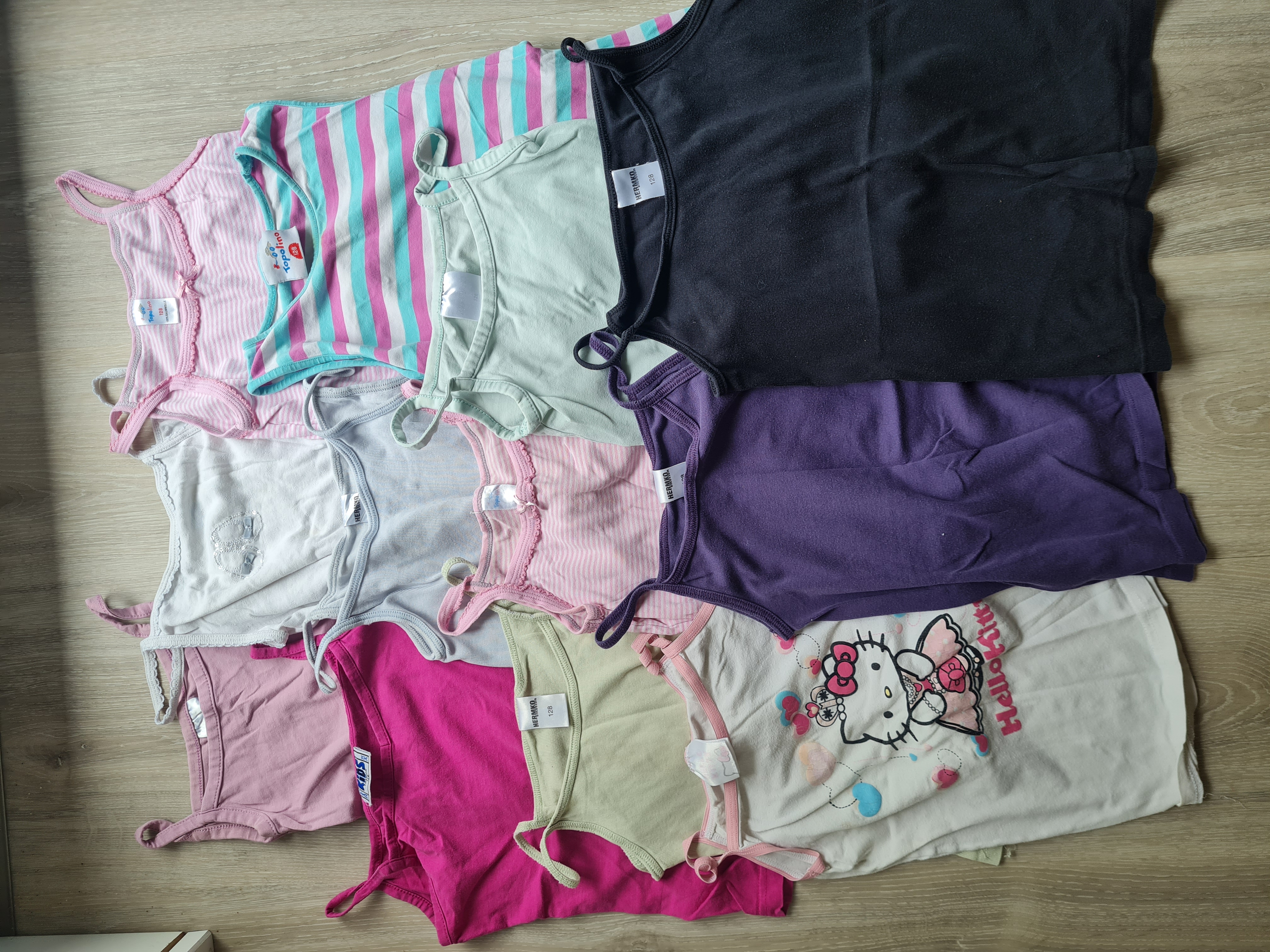 12 Unterhemden für Mädchen im Paket, Gr. 128, Secondhand