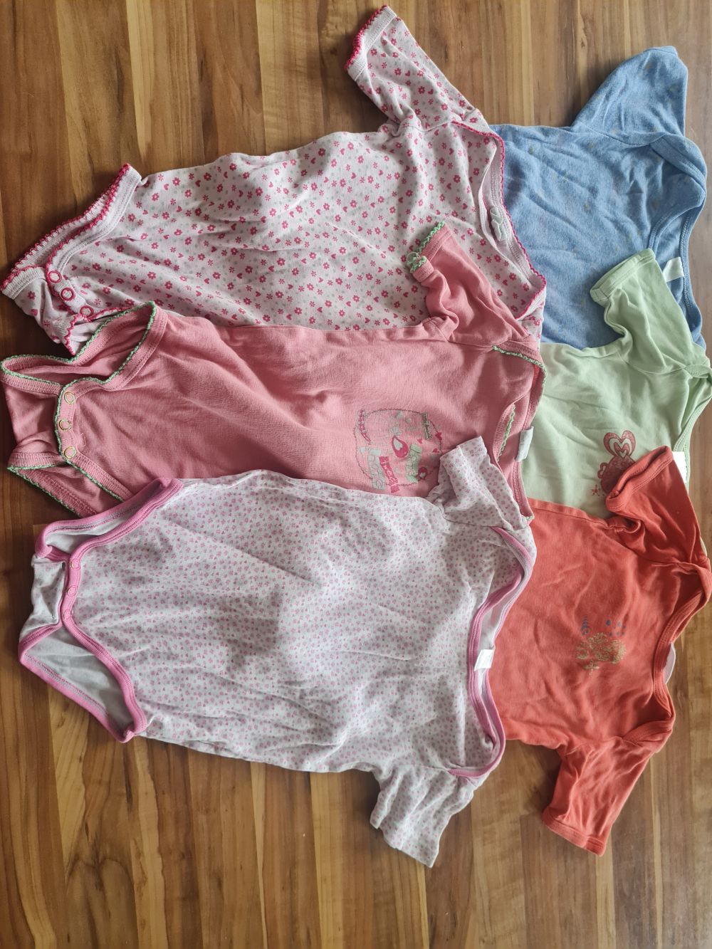 6 Kurzarmbodies für Mädchen, Gr. 98/104, Secondhand