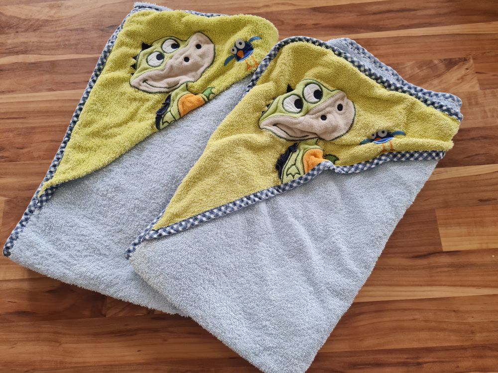2 Bade-Handtücher / Kapuzentücher, hellblau, Secondhand