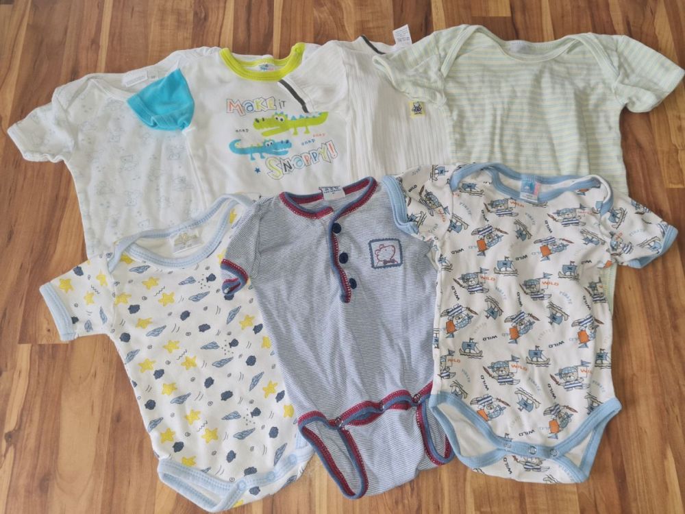 7 Kurzarm-Bodies für Jungen, Gr. 62/68, Secondhand
