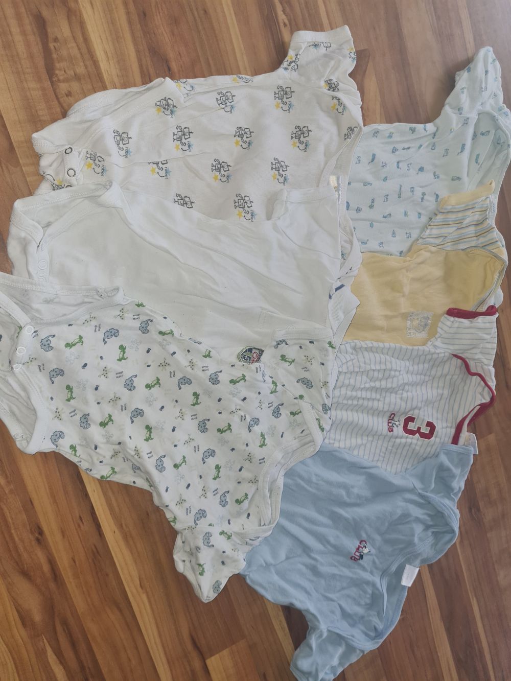 7 Kurzarmbodies für Jungen, Gr. 74/80, Secondhand