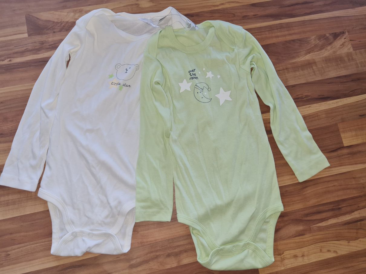 2 Langarmbodies "little star / over the moon", offwhite / hellgrün, Gr. 98/104, Neuware mit Etikett