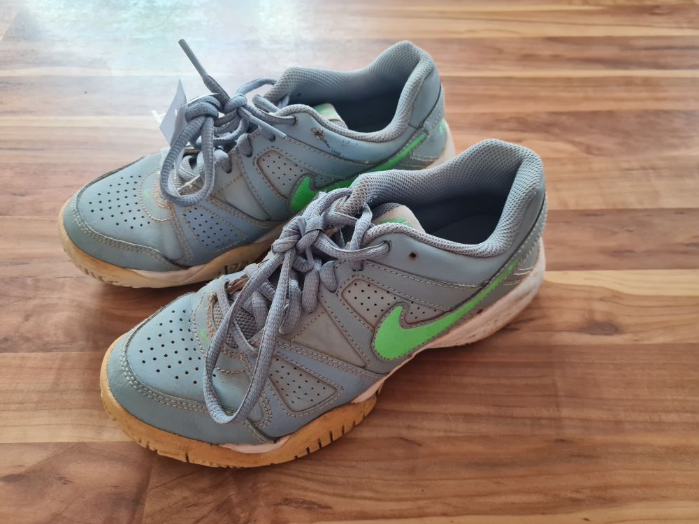 Nike Sportschuhe, Gr. 35,5, Secondhand