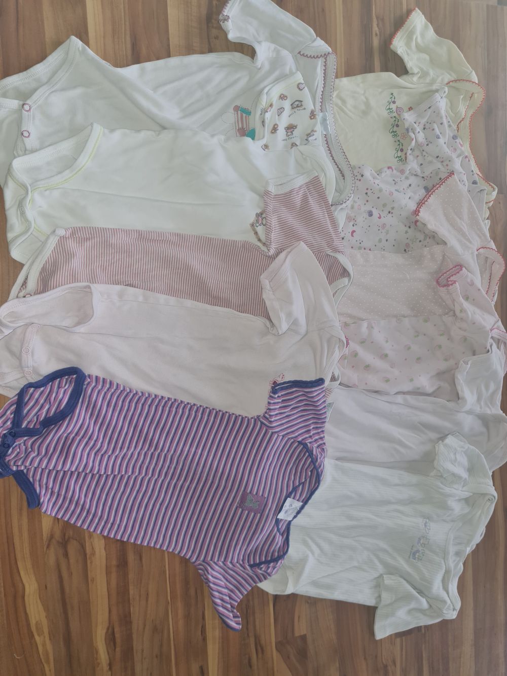 11 Kurzarmbodies für Mädchen, Gr. 98/104, Secondhand