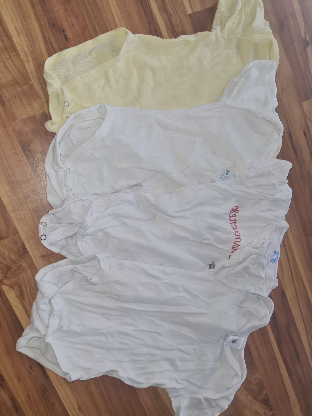 4 Kurzarmbodies, Gr. 74/80, Secondhand