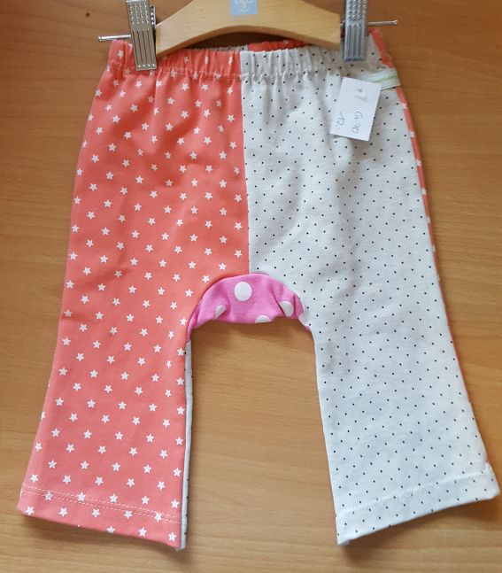 Selbstgenähte Hose "Punkte und Sterne", Gr. 70, Neuware