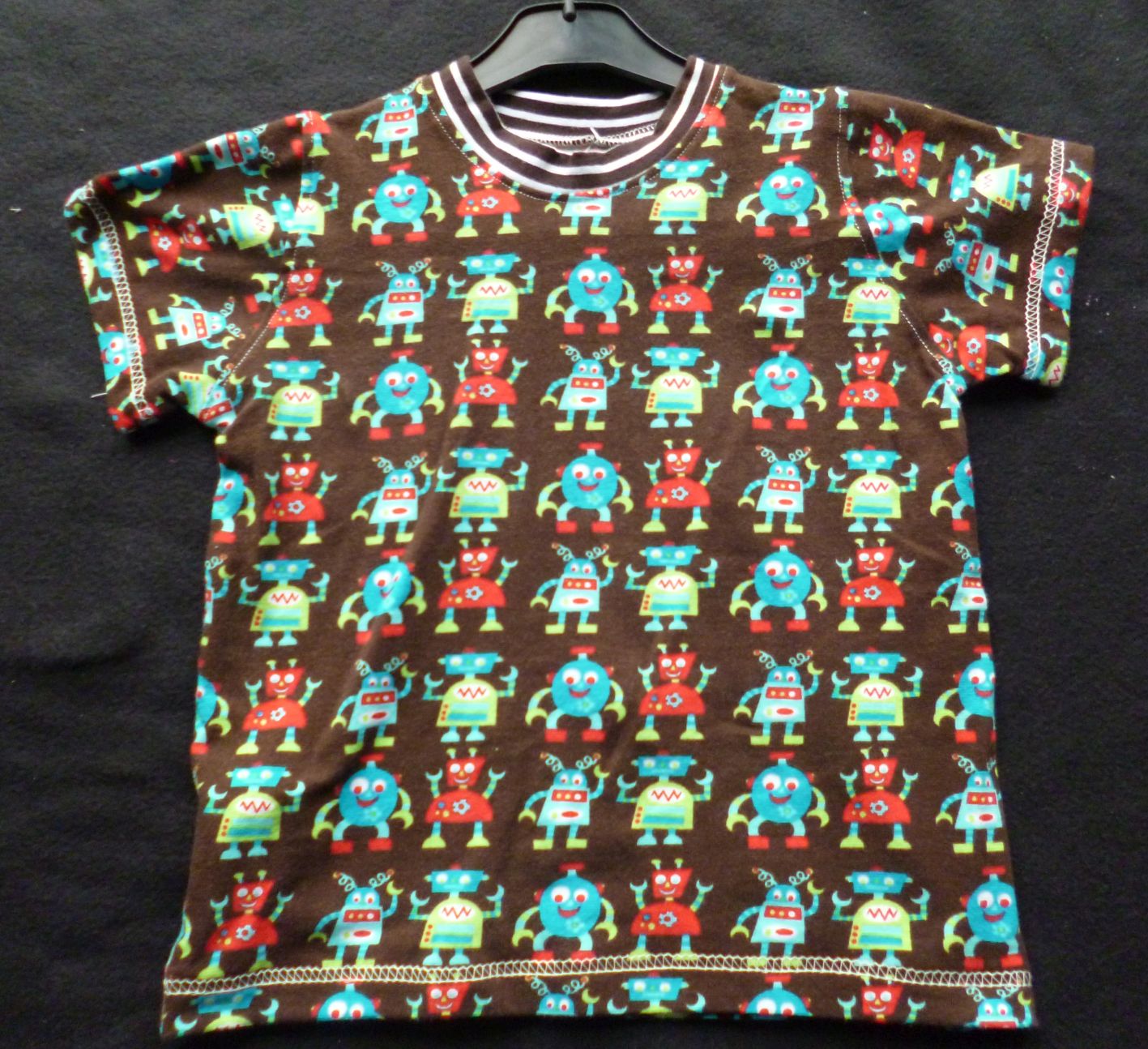 Handmade T-Shirt mit Roboter-Motiv, Gr. 98/104, Neuware