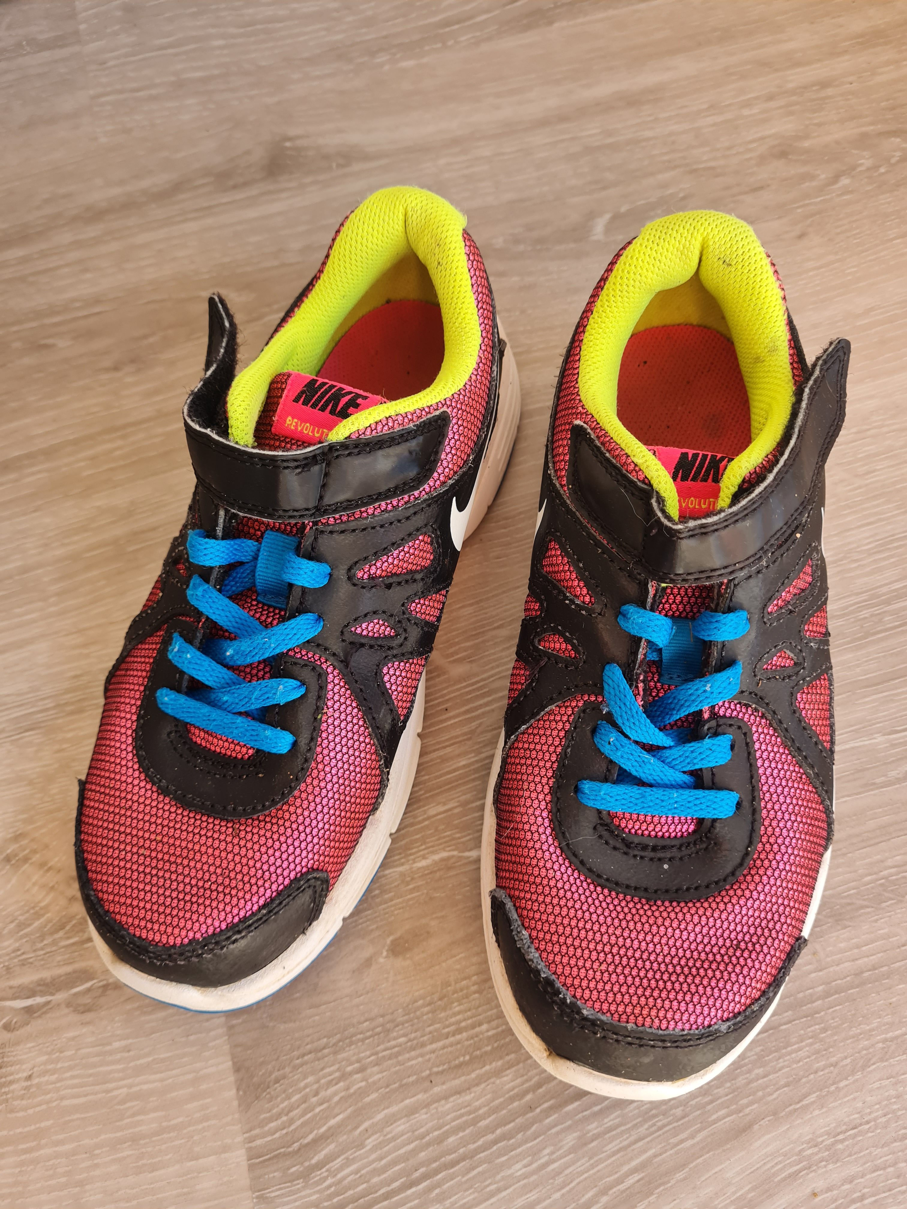 Nike Turnschuhe Gr. 33