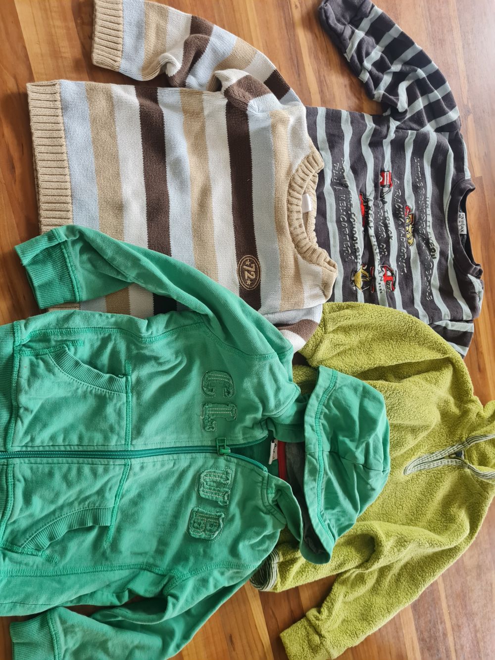 1 Sweatjacke + 3 Pullover für Jungen, Gr. 86/92, Secondhand