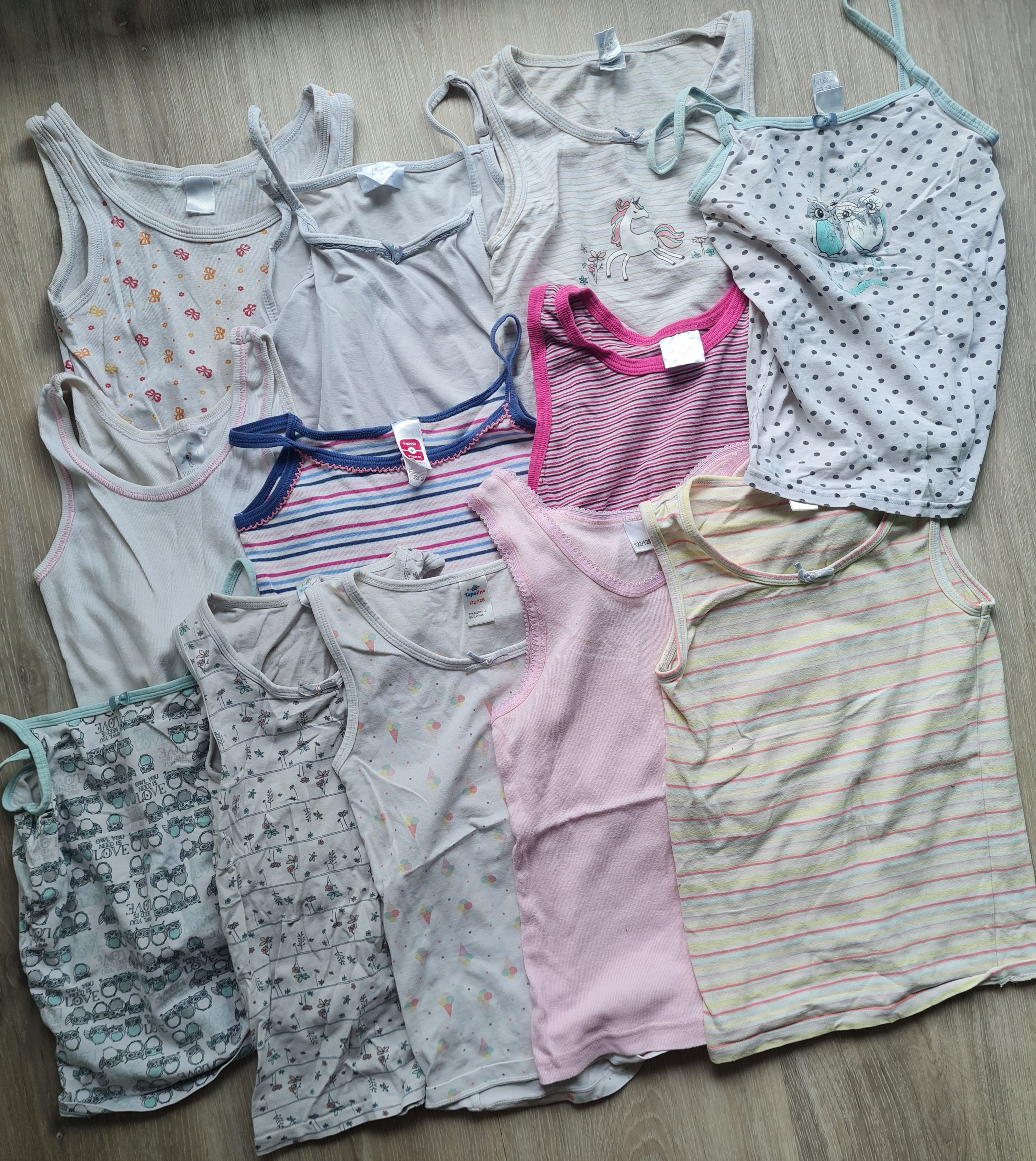 12 Unterhemden für Mädchen im Paket, Gr. 122/128, Secondhand