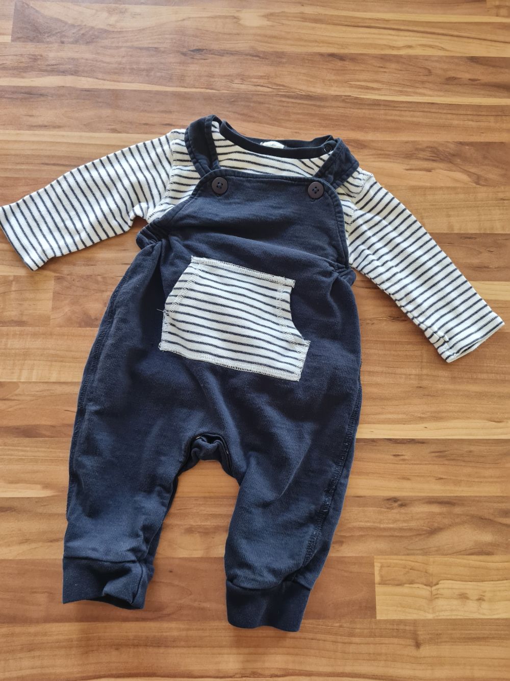 2teiliges Set Shirt und Latzhose, Gr. 62, Secondhand