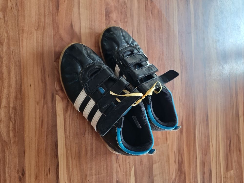 Adidas Sportschuhe, Gr. 34, Secondhand